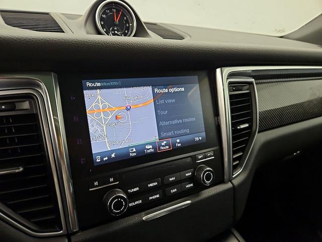 Photo of 2017 White Porsche Macan