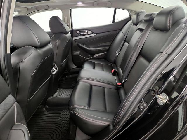 Photo of 2017 Black Nissan Maxima