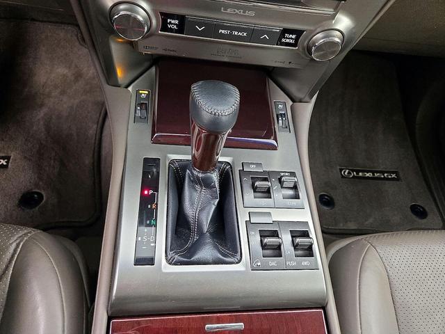 Photo of 2017 White Lexus GX 460