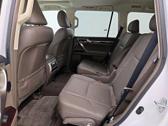 Photo of 2017 White Lexus GX 460