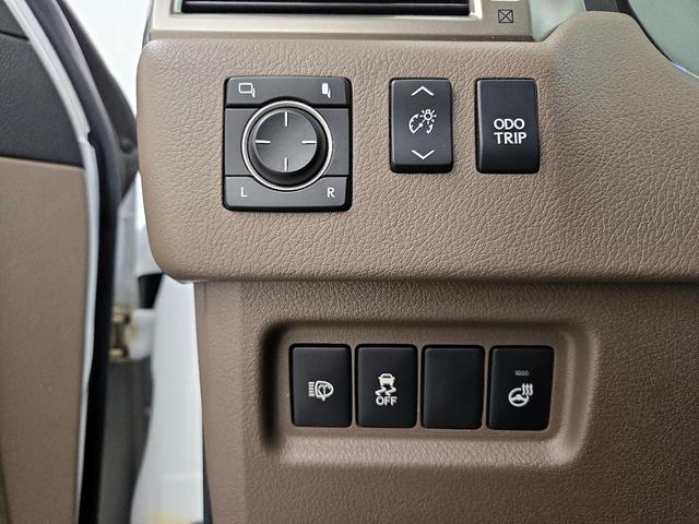 Photo of 2017 White Lexus GX 460