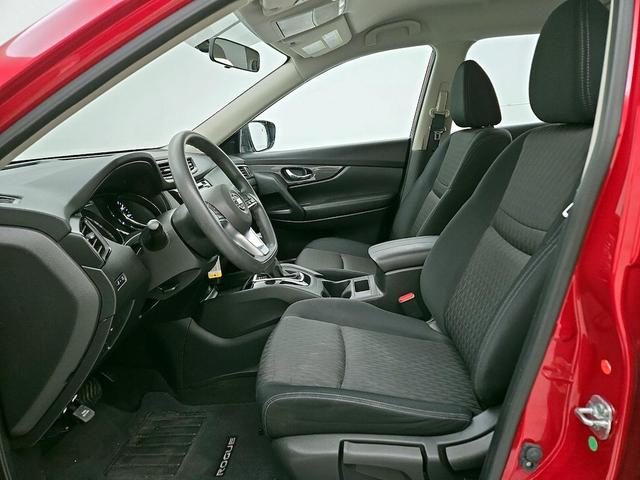 Photo of 2017 Red Nissan Rogue