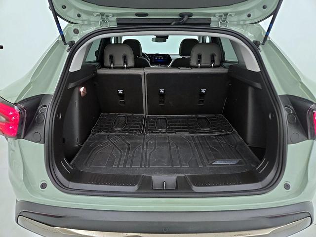 Photo of 2024 Green Chevrolet Trax