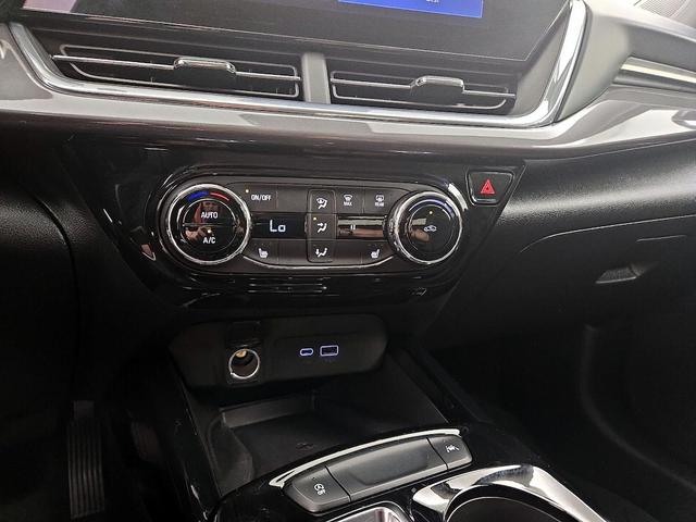 Photo of 2024 Green Chevrolet Trax