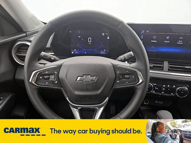 Photo of 2024 Green Chevrolet Trax