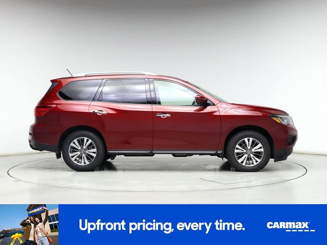 Photo of 2018 Red Nissan Pathfinder