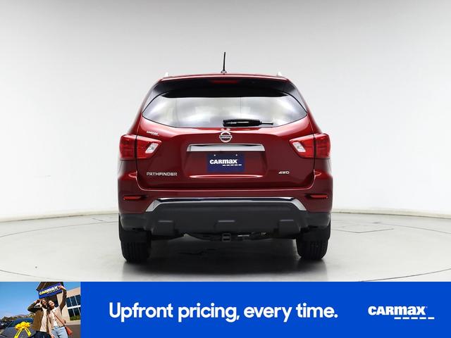 Photo of 2018 Red Nissan Pathfinder