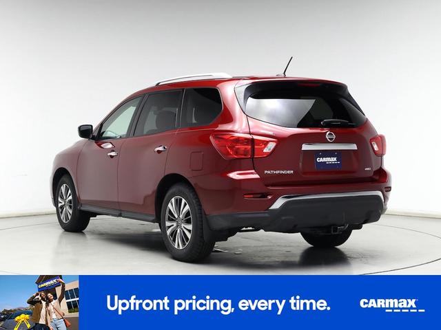 Photo of 2018 Red Nissan Pathfinder