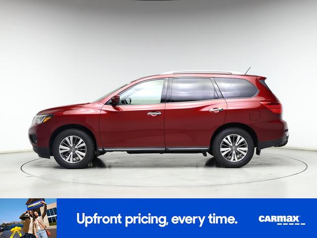 Photo of 2018 Red Nissan Pathfinder