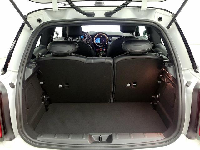 Photo of 2023 White MINI SE Hardtop