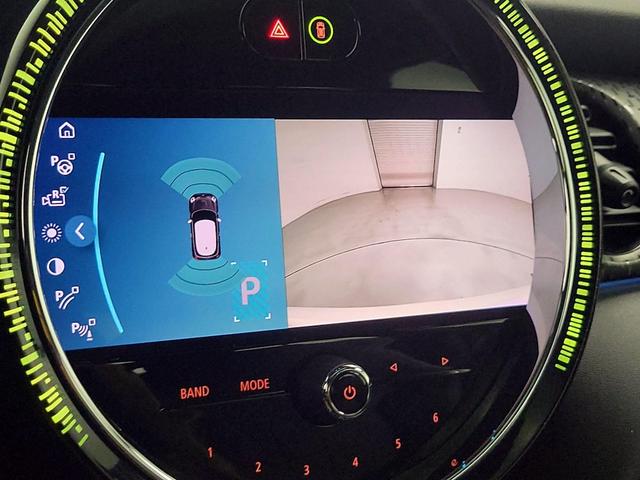 Photo of 2023 White MINI SE Hardtop