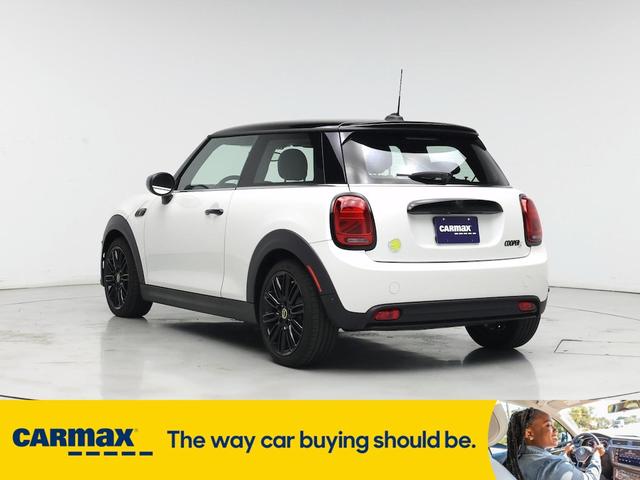 Photo of 2023 White MINI SE Hardtop
