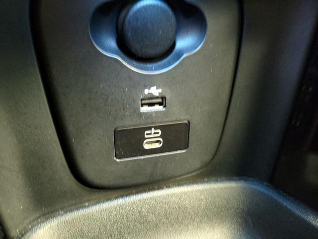 Photo of 2023 White MINI SE Hardtop