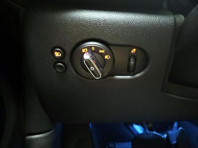 Photo of 2023 White MINI SE Hardtop