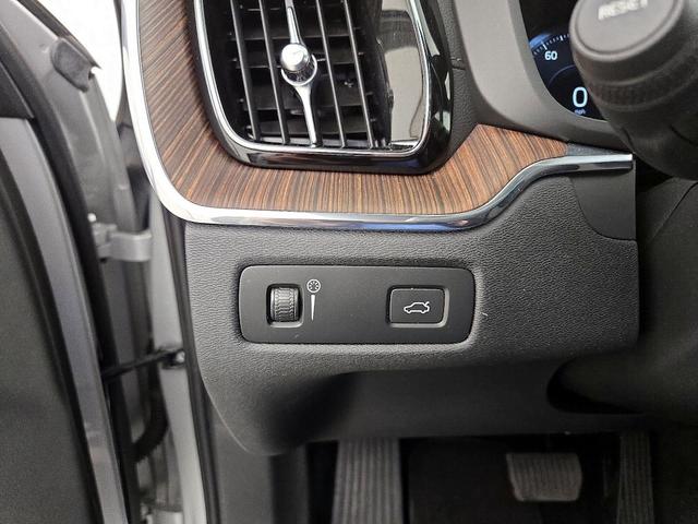 Photo of 2021 Silver Volvo XC60