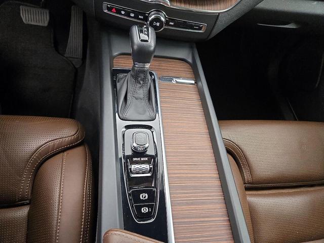 Photo of 2021 Silver Volvo XC60