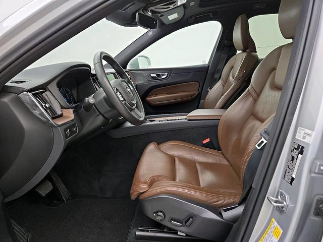 Photo of 2021 Silver Volvo XC60
