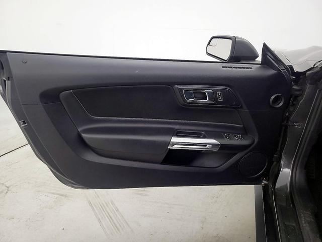 Photo of 2018 Gray Ford Mustang