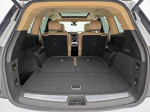 Photo of 2020 White Cadillac XT6