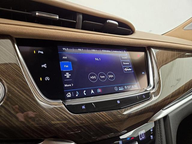 Photo of 2020 White Cadillac XT6