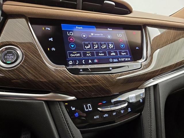 Photo of 2020 White Cadillac XT6