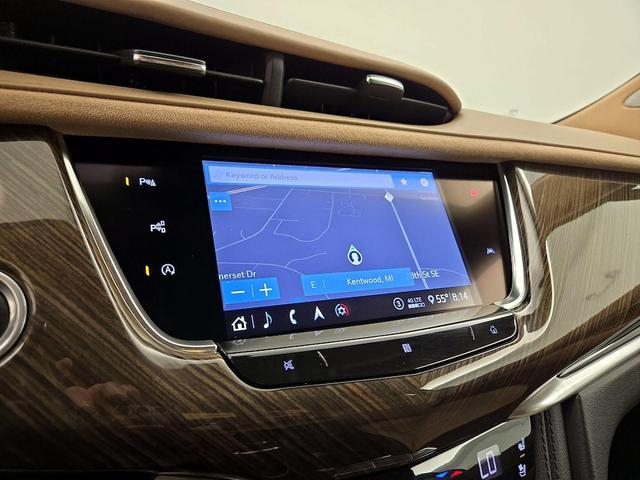 Photo of 2020 White Cadillac XT6