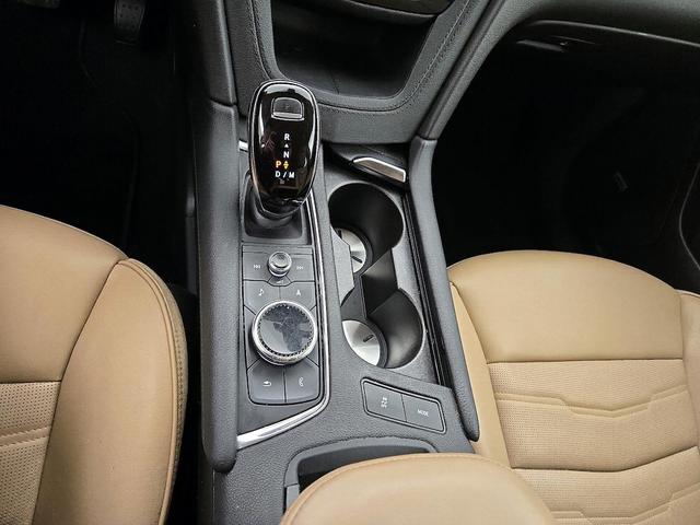 Photo of 2020 White Cadillac XT6