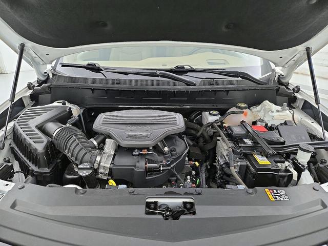 Photo of 2020 White Cadillac XT6