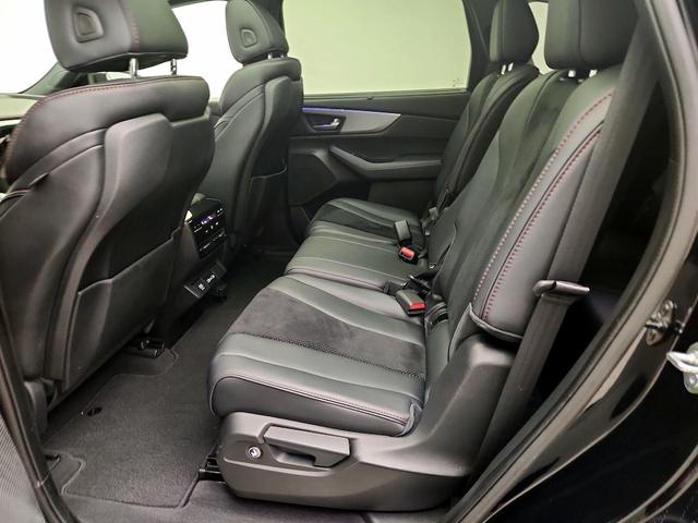 Photo of 2022 Black Acura MDX