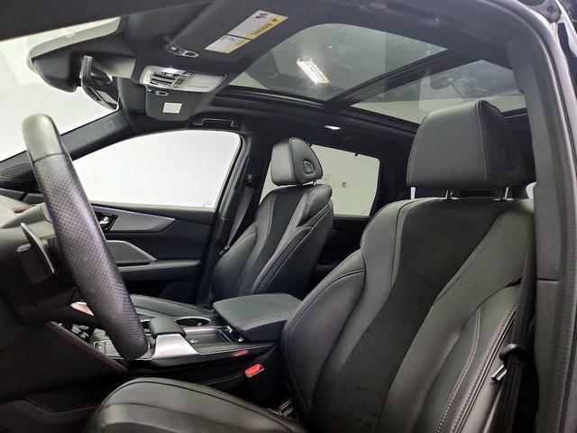 Photo of 2022 Black Acura MDX