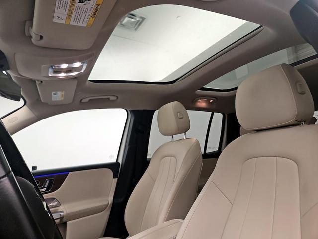 Photo of 2022 White Mercedes-Benz GLB 250