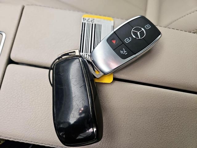 Photo of 2022 White Mercedes-Benz GLB 250
