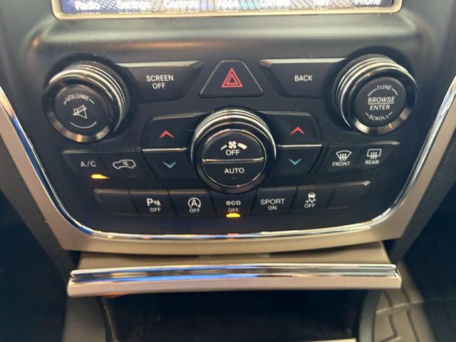 Photo of 2016 Granite Crystal Metallic Clearcoat Jeep Grand Cherokee