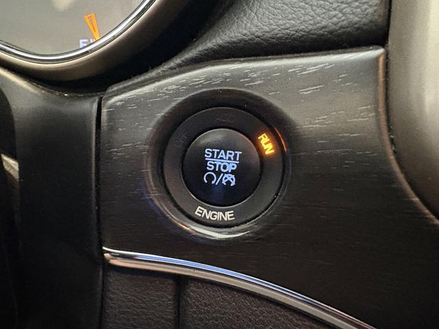 Photo of 2016 Granite Crystal Metallic Clearcoat Jeep Grand Cherokee