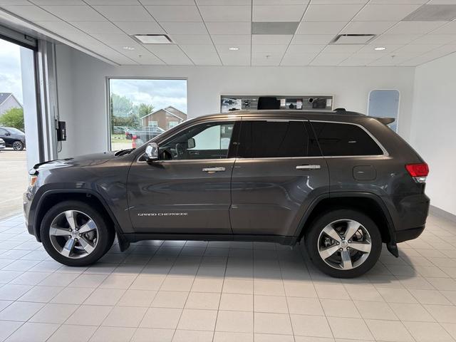 Photo of 2016 Granite Crystal Metallic Clearcoat Jeep Grand Cherokee