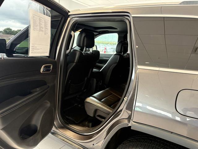 Photo of 2016 Granite Crystal Metallic Clearcoat Jeep Grand Cherokee