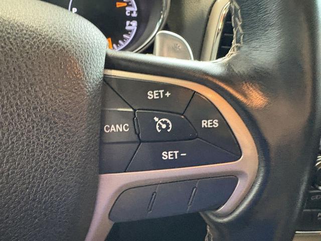 Photo of 2016 Granite Crystal Metallic Clearcoat Jeep Grand Cherokee