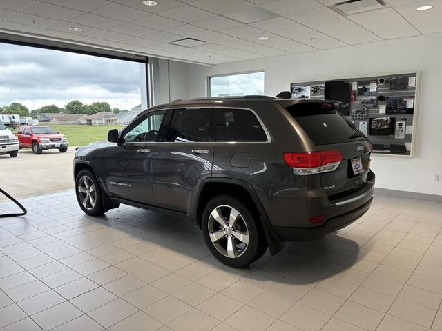 Photo of 2016 Granite Crystal Metallic Clearcoat Jeep Grand Cherokee