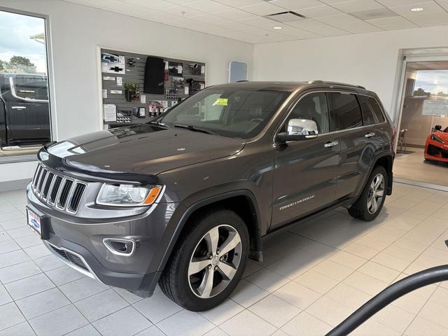 Photo of 2016 Granite Crystal Metallic Clearcoat Jeep Grand Cherokee