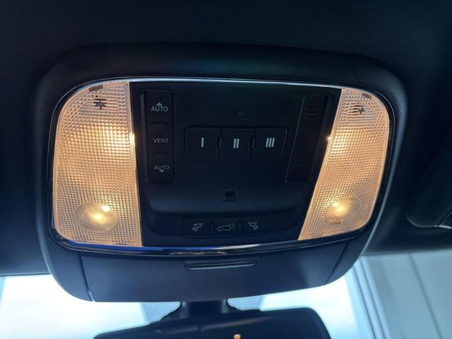 Photo of 2016 Granite Crystal Metallic Clearcoat Jeep Grand Cherokee