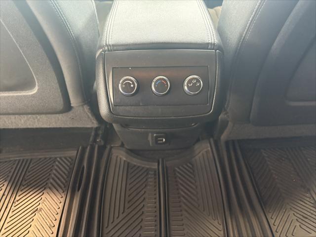 Photo of 2017 Summit White Chevrolet Traverse