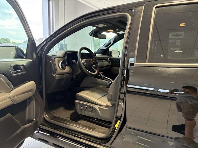 Photo of 2024 Black Chevrolet Colorado