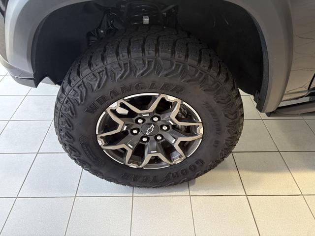 Photo of 2024 Black Chevrolet Colorado
