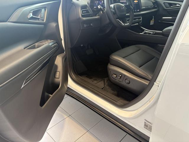 Photo of 2026 Summit White Chevrolet Traverse