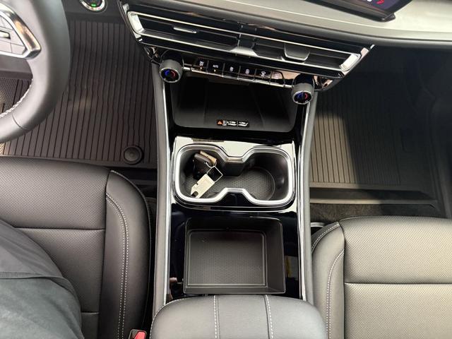 Photo of 2026 Summit White Chevrolet Traverse