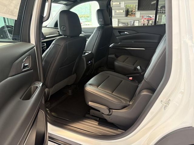 Photo of 2026 Summit White Chevrolet Traverse