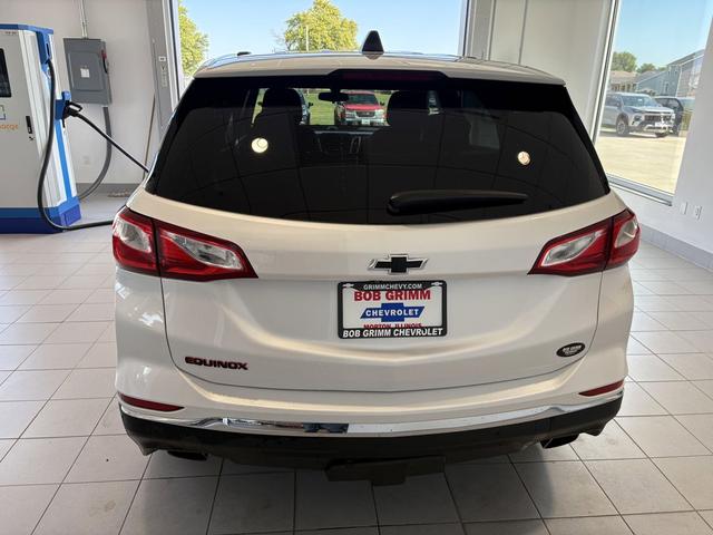 Photo of 2019 Iridescent Pearl Tricoat Chevrolet Equinox