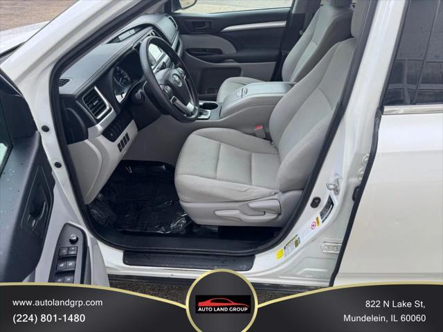 Photo of 2018 Blizzard Pearl Toyota Highlander