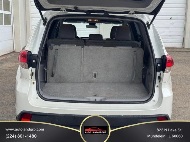 Photo of 2018 Blizzard Pearl Toyota Highlander