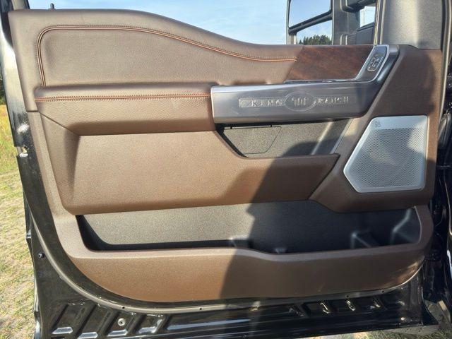 Photo of 2024 Agate Black Metallic Ford F-250